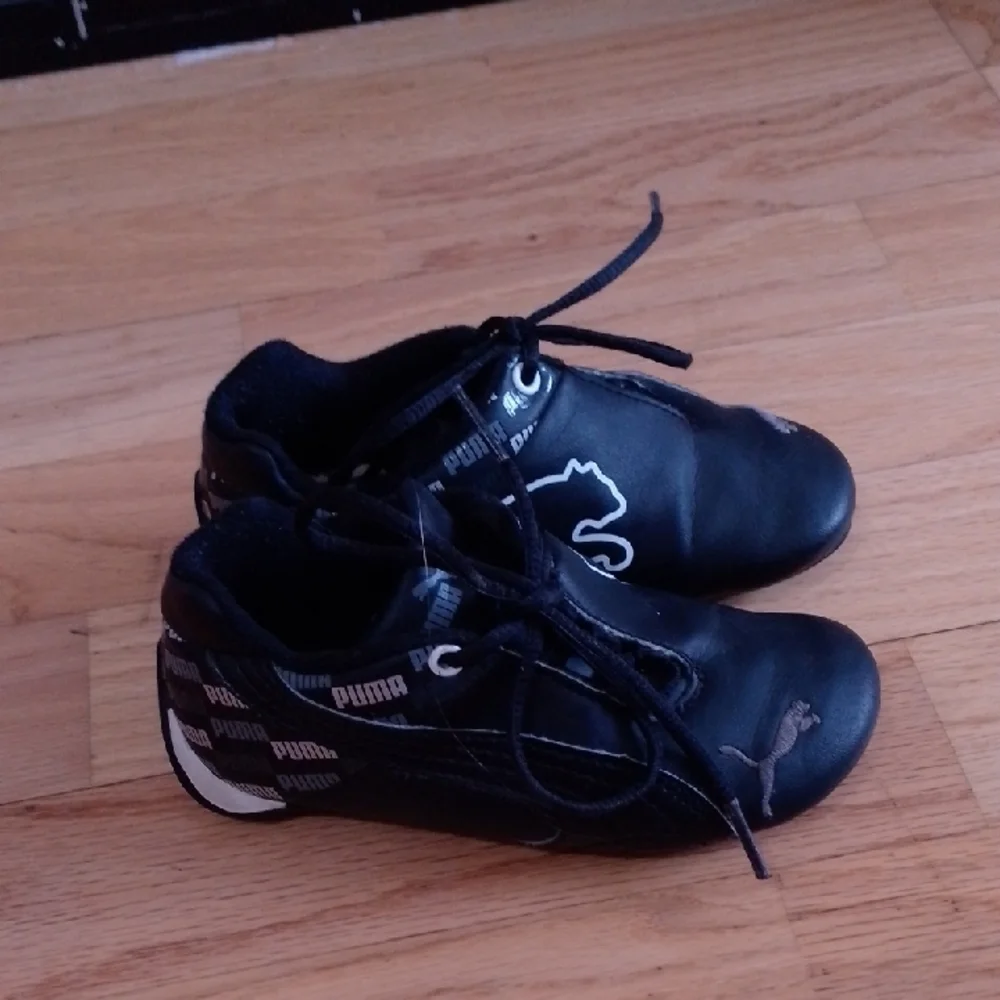 Puma Kids Black Sneakers with White Accents - Picture 5 of 10